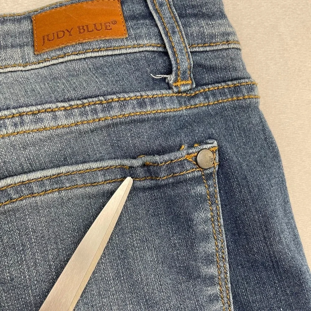 Judy Blue Jeans Womens Size 15/32 (32x27) Skinny Fit Patched Rip Stretch Raw Hem